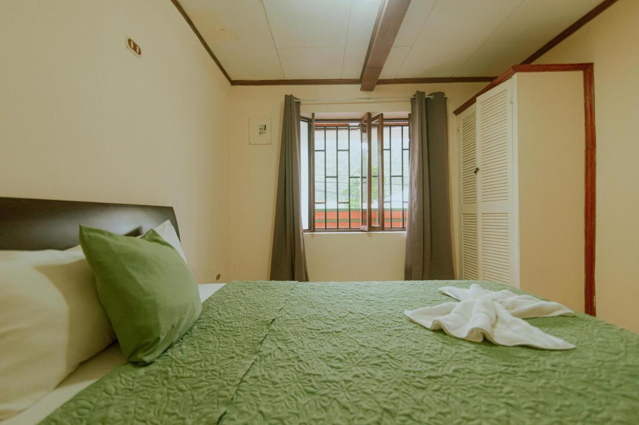 Quepos Inn Ngoại thất bức ảnh